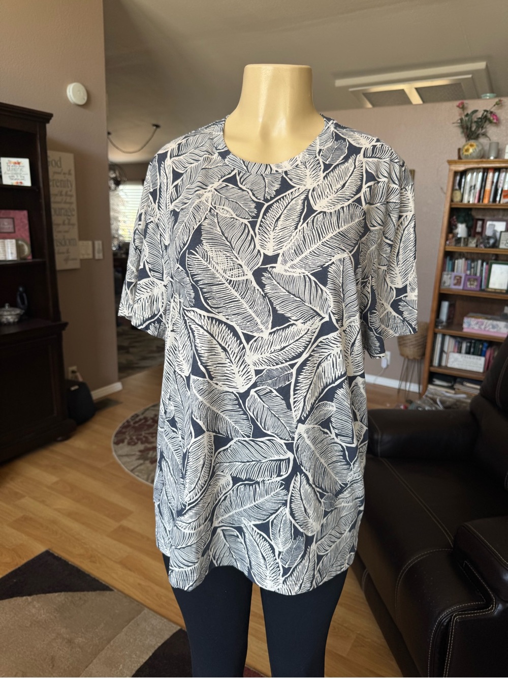 Sun + Stone Navy and White Leaf Print Short Sleeve Top-size XL